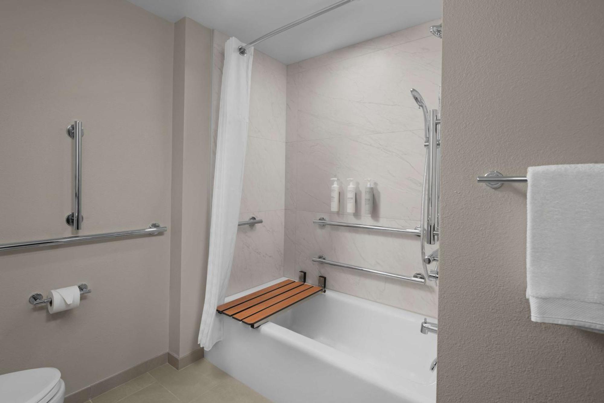 Embassy Suites By Hilton Madison Downtown المظهر الخارجي الصورة