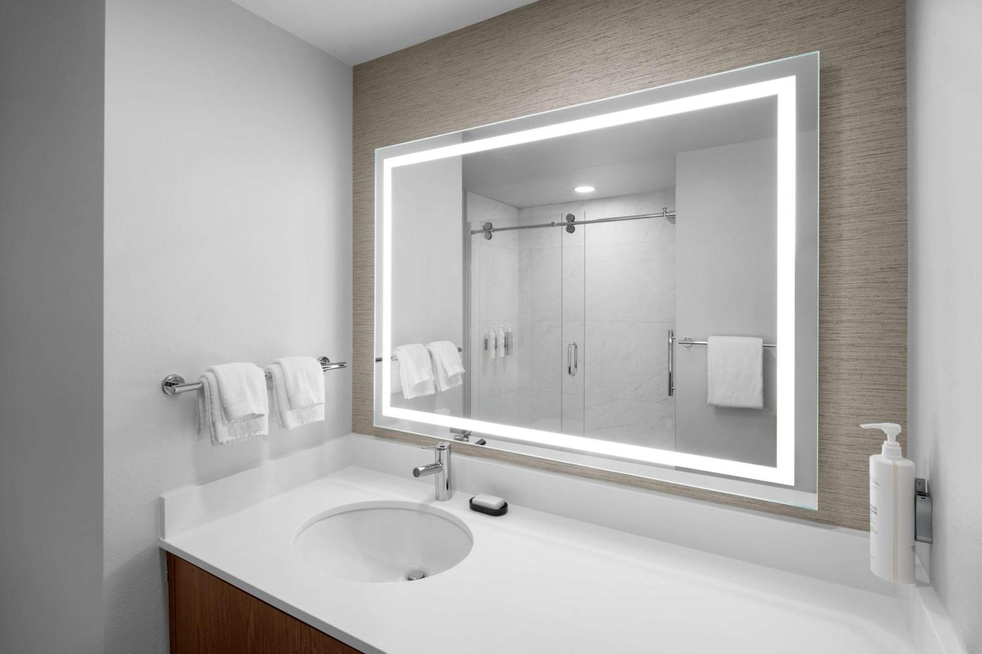 Embassy Suites By Hilton Madison Downtown المظهر الخارجي الصورة